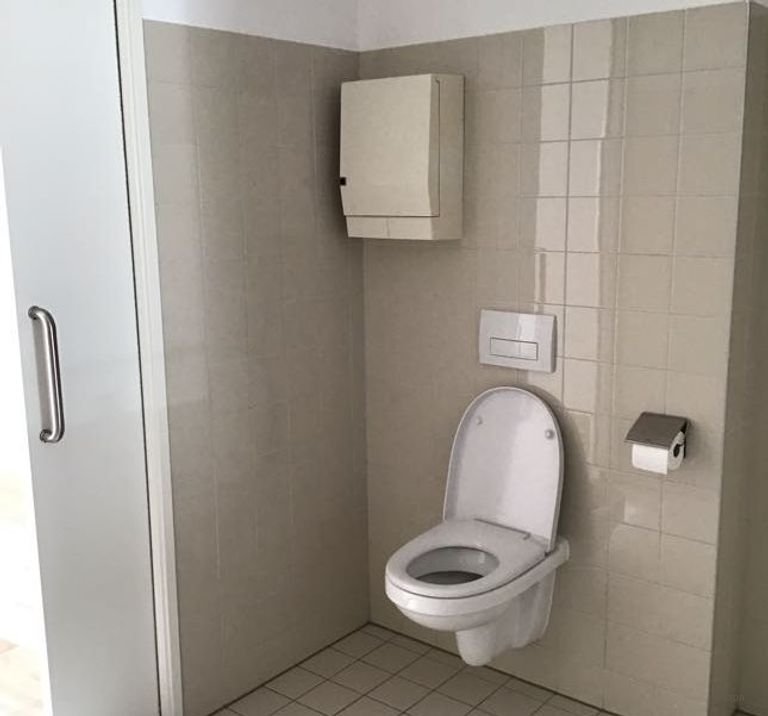 Modern 55+ apartment with sunny balcony - Image 6