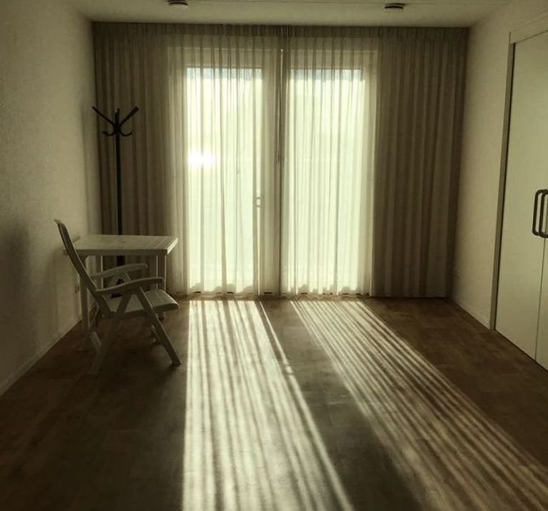 Modern 55+ apartment with sunny balcony - Image 5