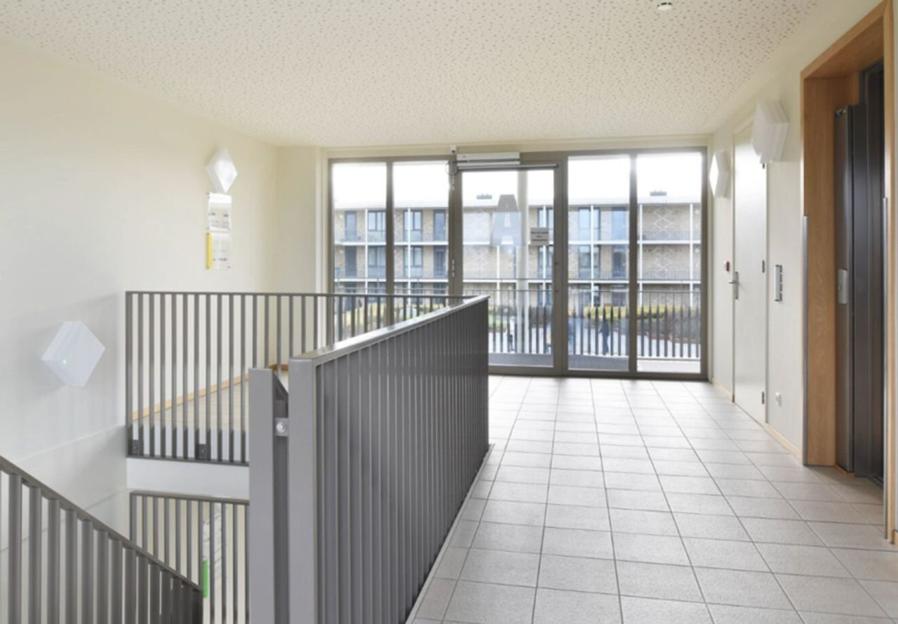 Modern 55+ apartment with sunny balcony - Image 3