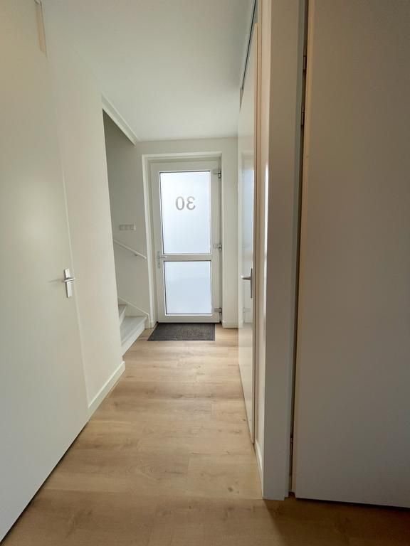 Semi-detached waterfront house - Image 5