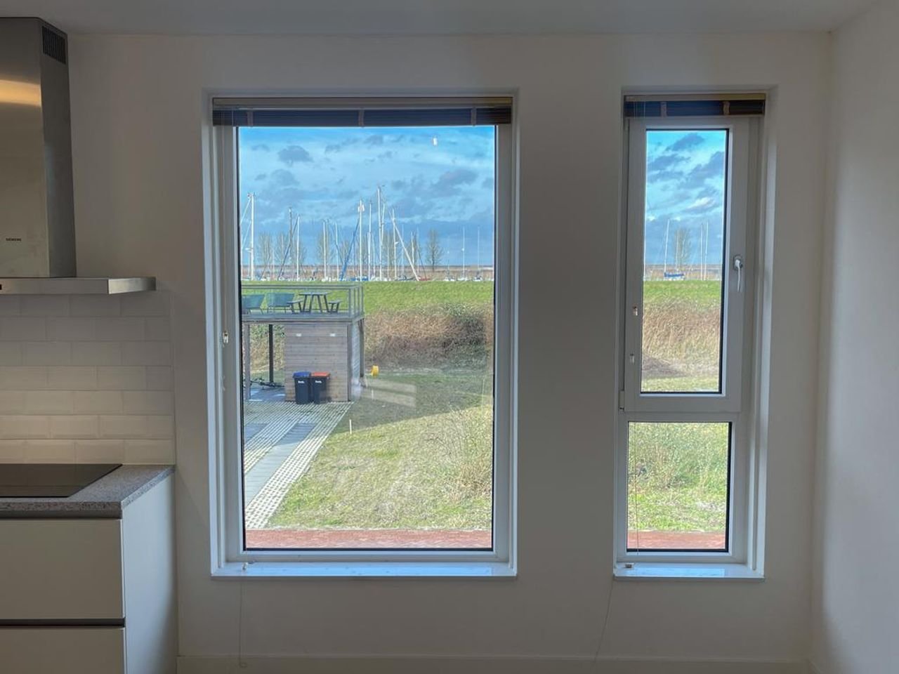 Semi-detached waterfront house - Image 14