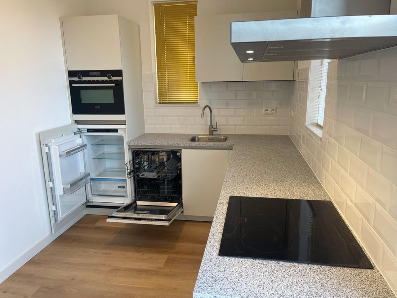 Semi-detached waterfront house - Image 13