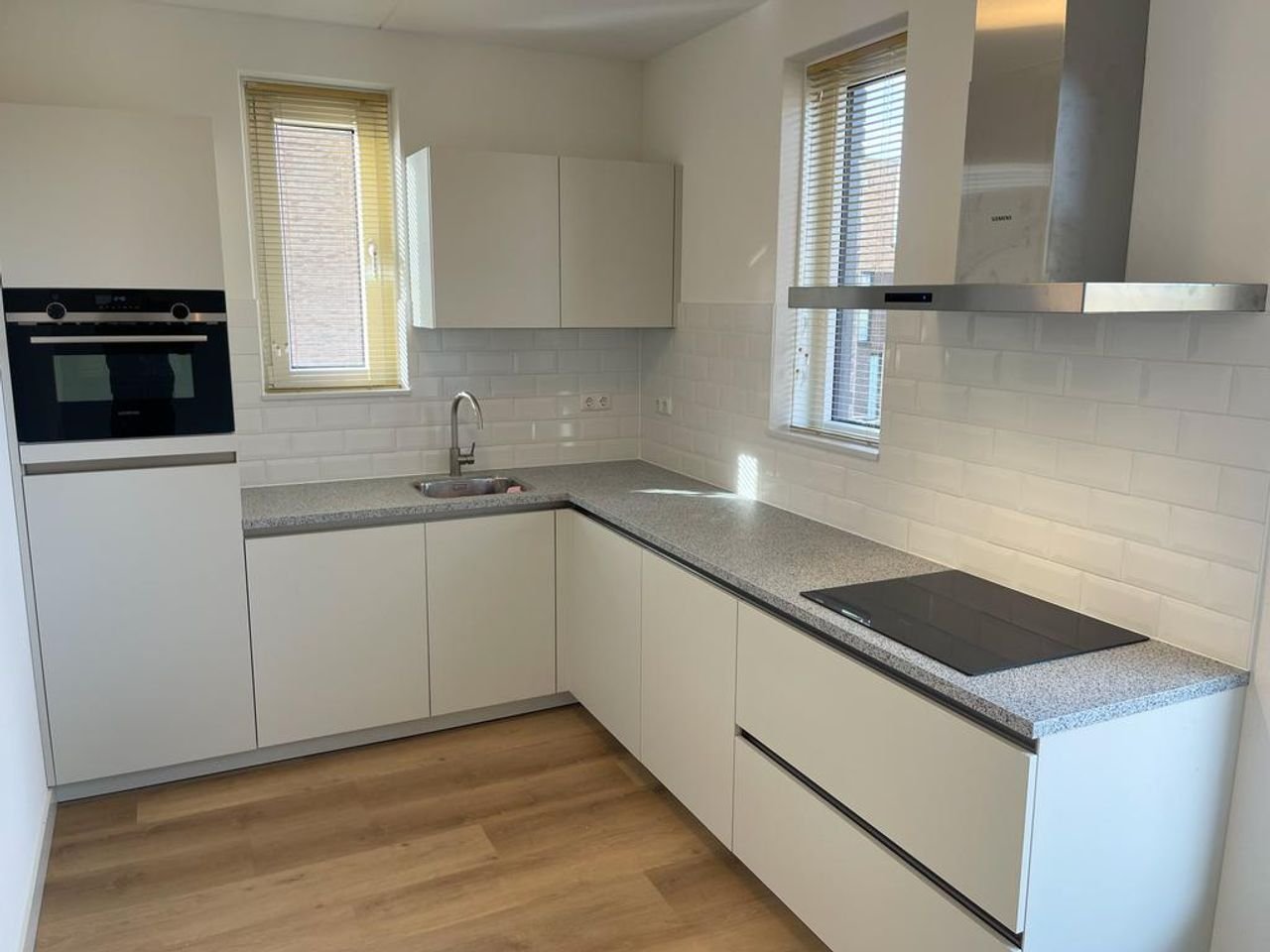 Semi-detached waterfront house - Image 12