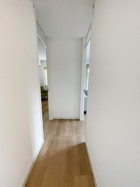 Semi-detached waterfront house - Image 7