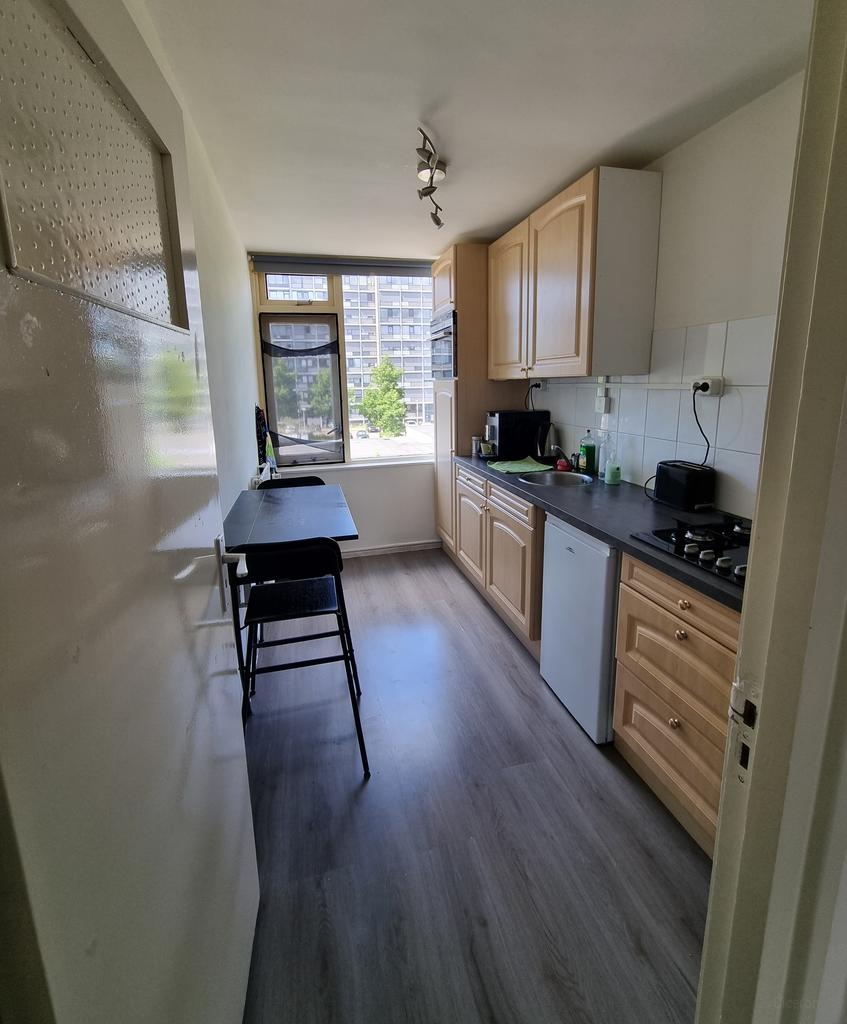 Student room with balcony in Overvecht - Image 3