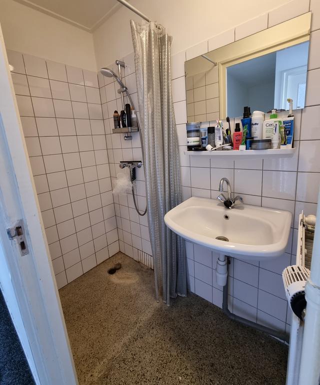 Student room with balcony in Overvecht - Image 9