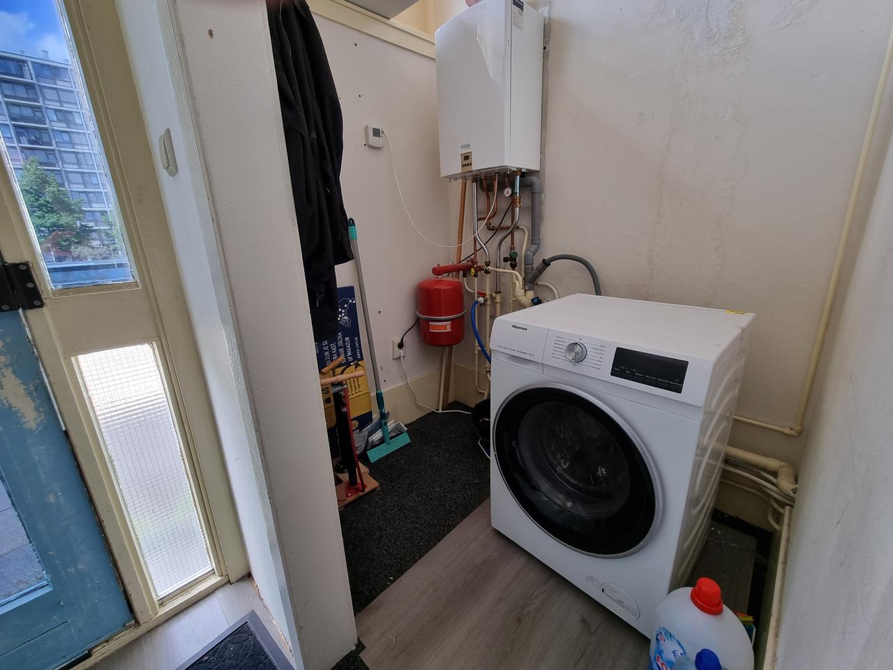 Student room with balcony in Overvecht - Image 8