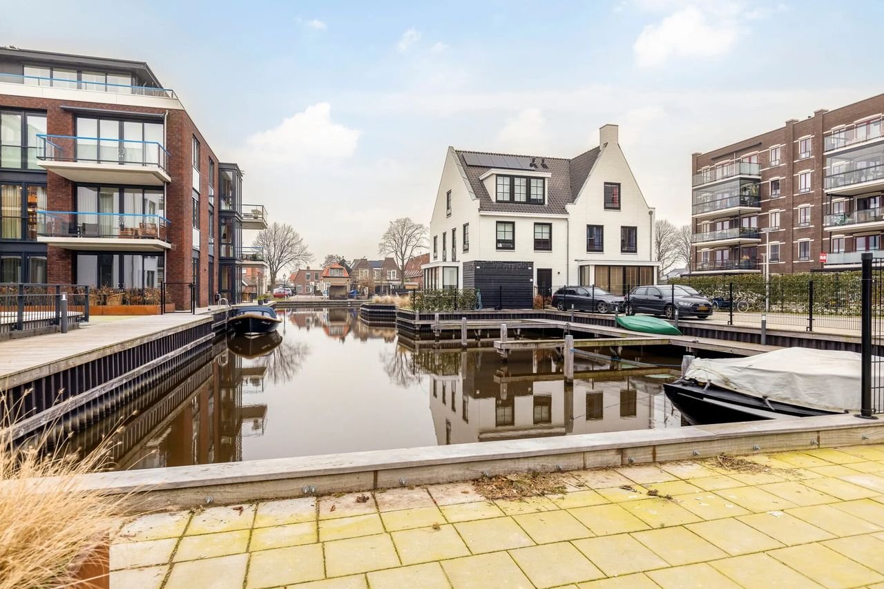 Modern apartment with parking space - Image 10