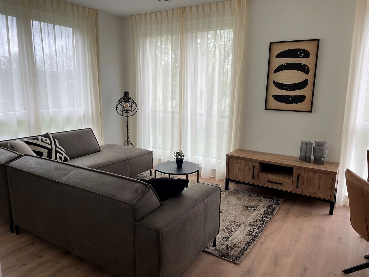 Modern apartment with parking space - Image 3