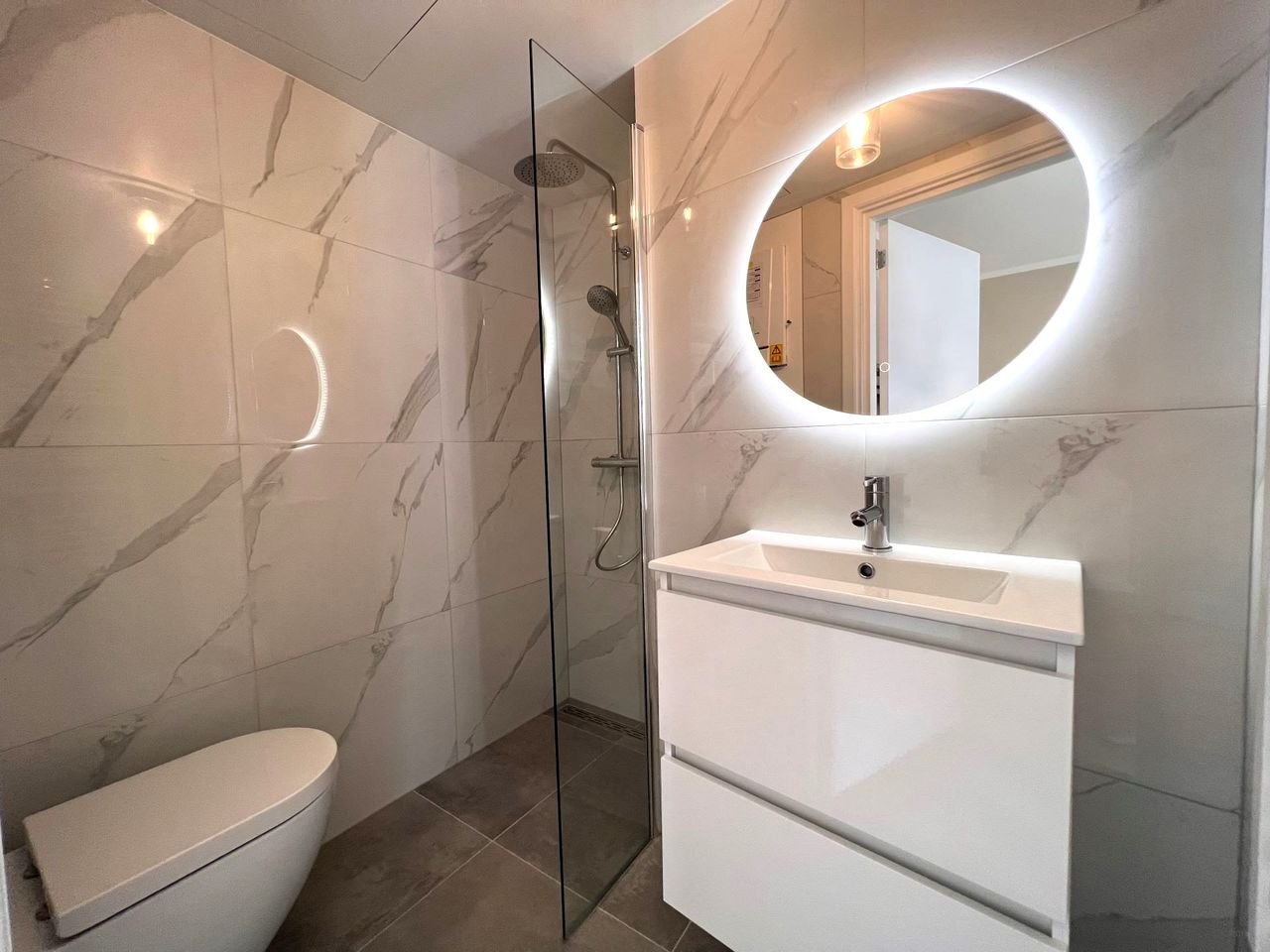 Gerenoveerd appartement Zeeheldenkwartier - Afbeelding 4