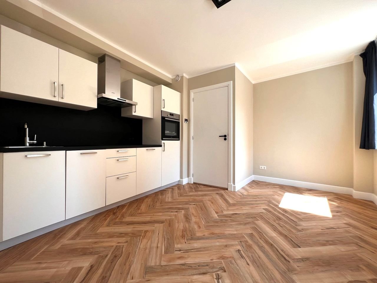 Gerenoveerd appartement Zeeheldenkwartier - Afbeelding 1