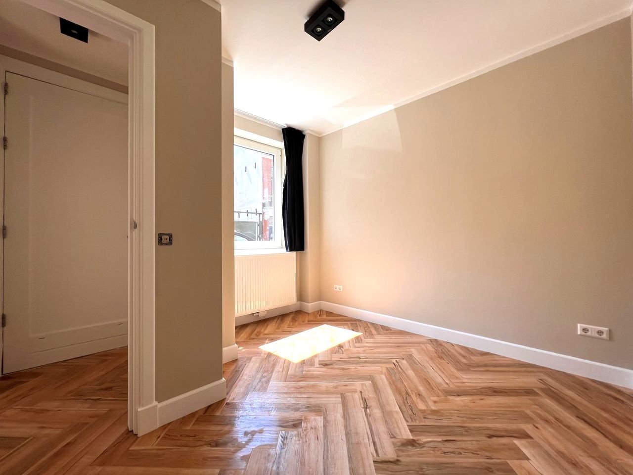 Gerenoveerd appartement Zeeheldenkwartier - Afbeelding 7