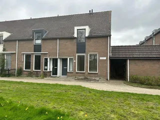 Gerenoveerde hoekwoning met 4 slaapkamers