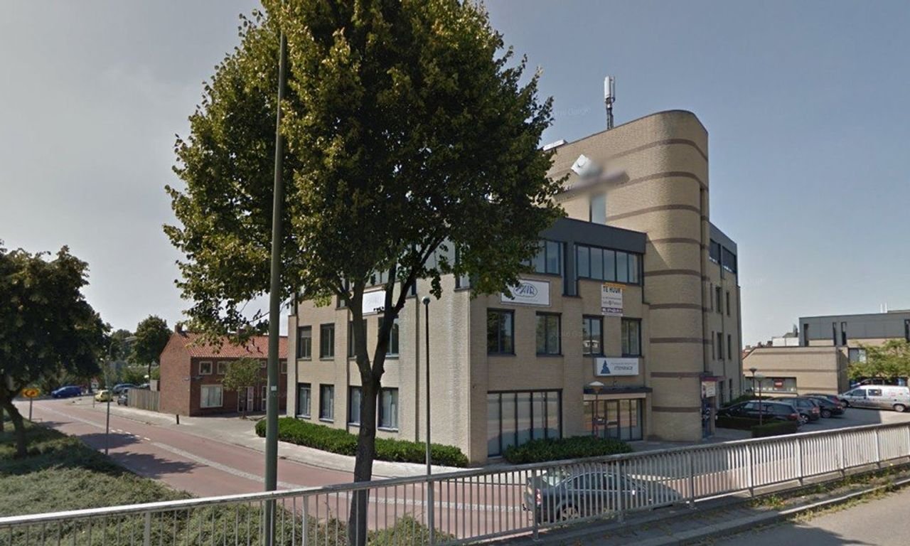 Spacious 60m² studio with roof terrace - Image 1