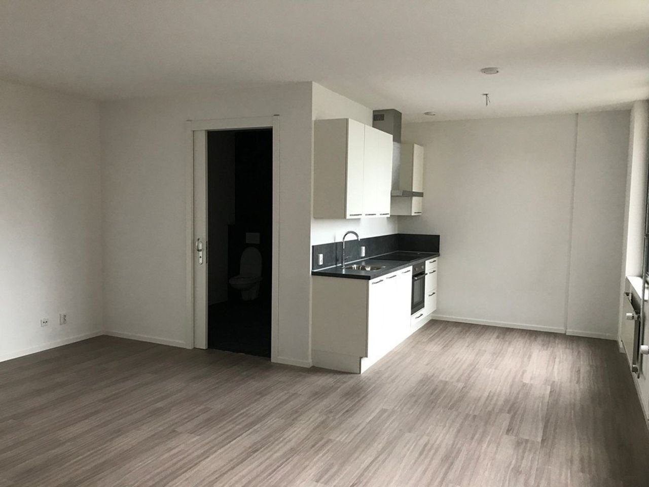 Spacious 60m² studio with roof terrace - Image 2