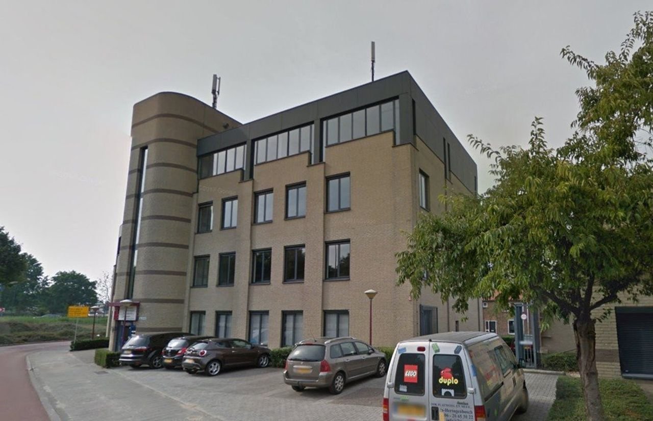 Spacious 60m² studio with roof terrace - Image 9