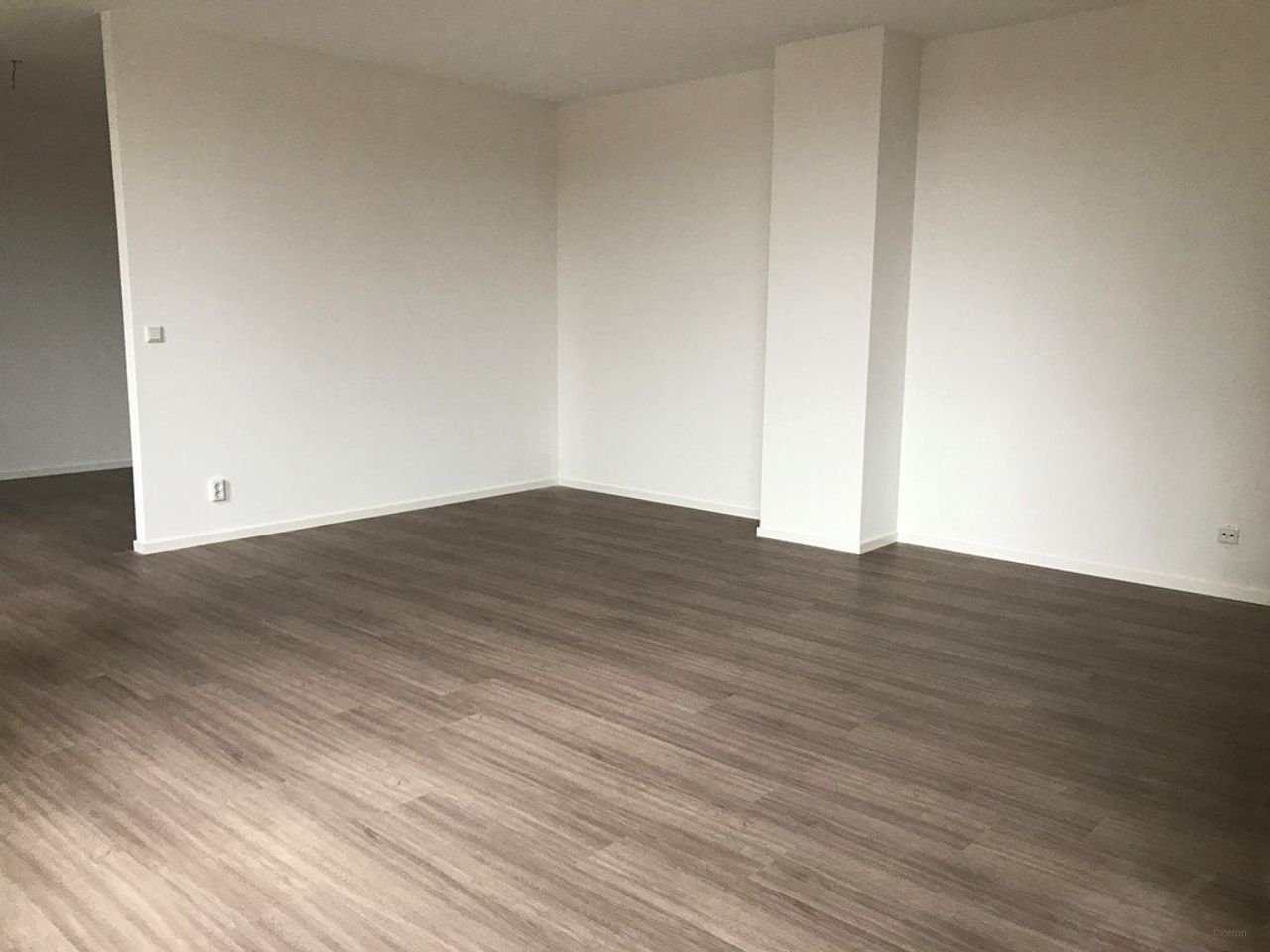 Spacious 60m² studio with roof terrace - Image 3