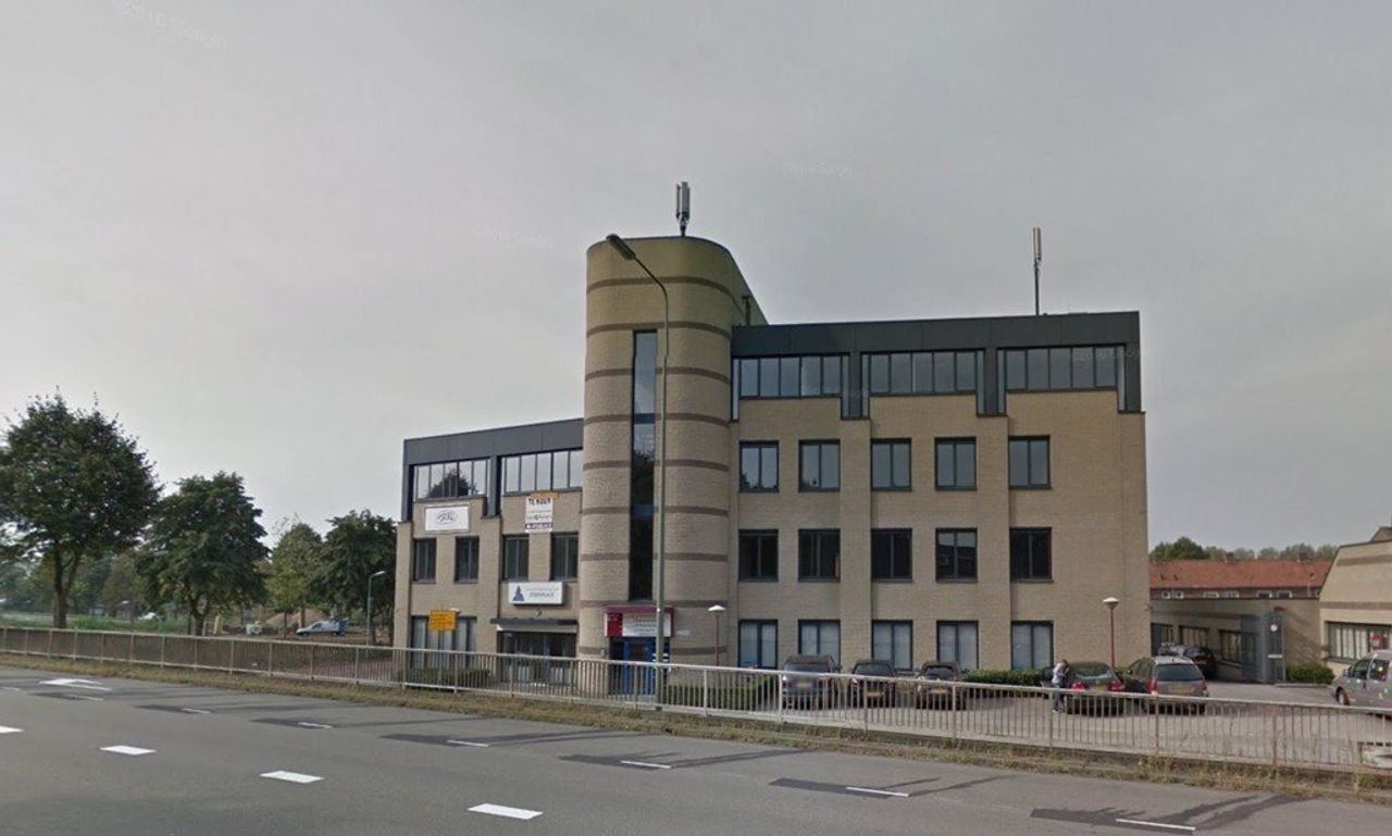 Spacious 60m² studio with roof terrace - Image 8