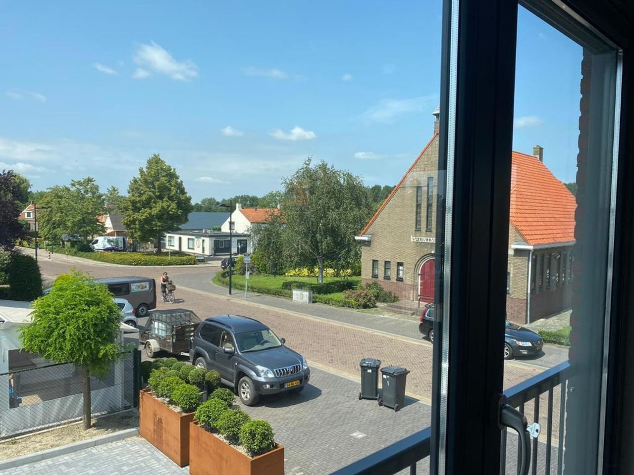 Modern corner apartment with spacious terrace - Image 10