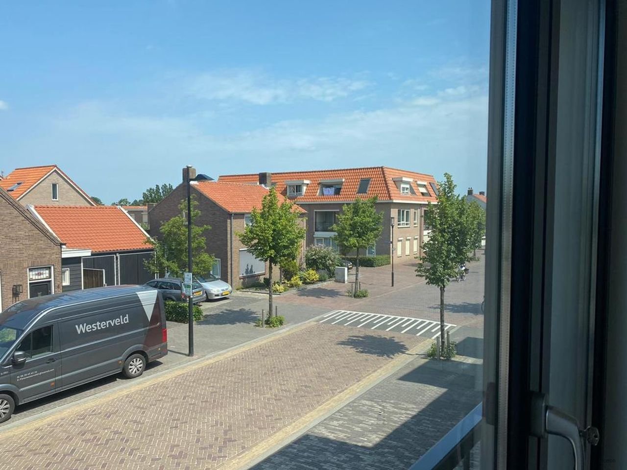 Modern corner apartment with spacious terrace - Image 11