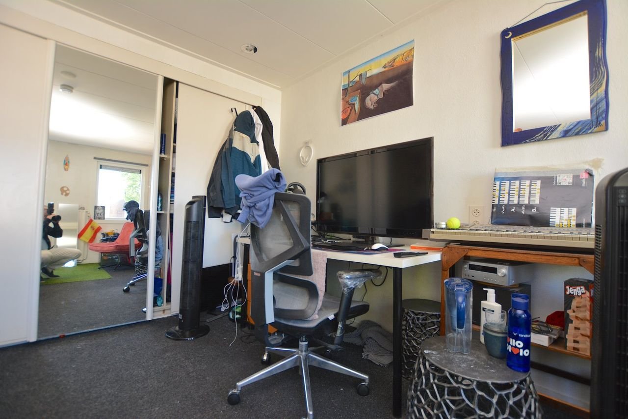 Room with balcony near Emmen city center - Image 3