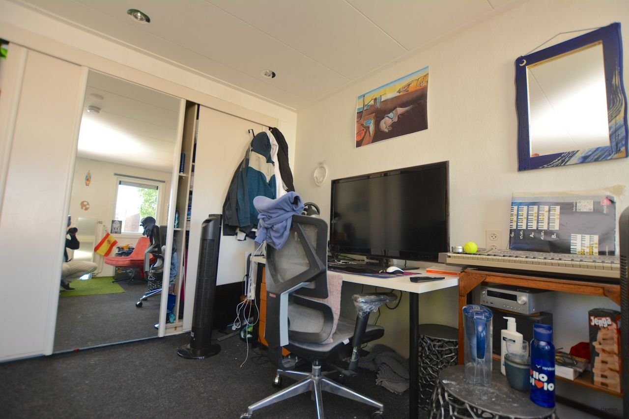 Room with balcony near Emmen city center - Image 7