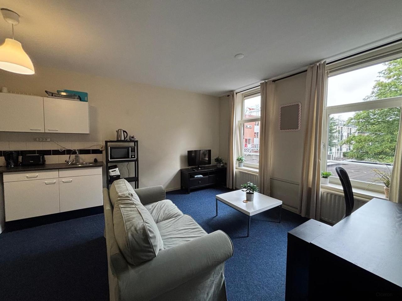 Bright student studio on West-Kruiskade - Image 1