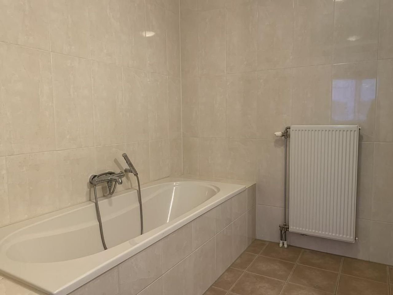 Royaal 4-kamer appartement met eigen parkeerplaats - Afbeelding 12