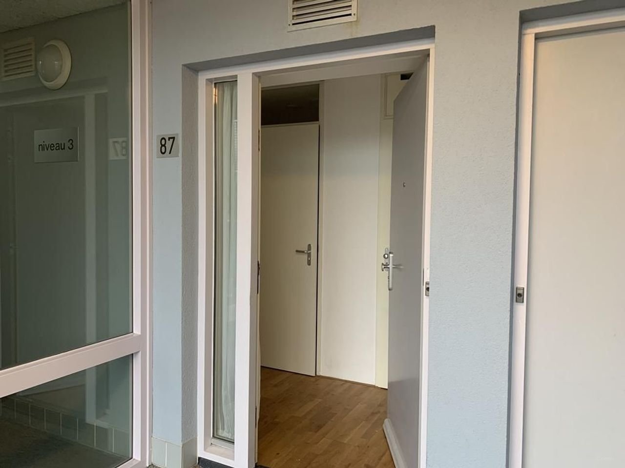 Royaal 4-kamer appartement met eigen parkeerplaats - Afbeelding 19