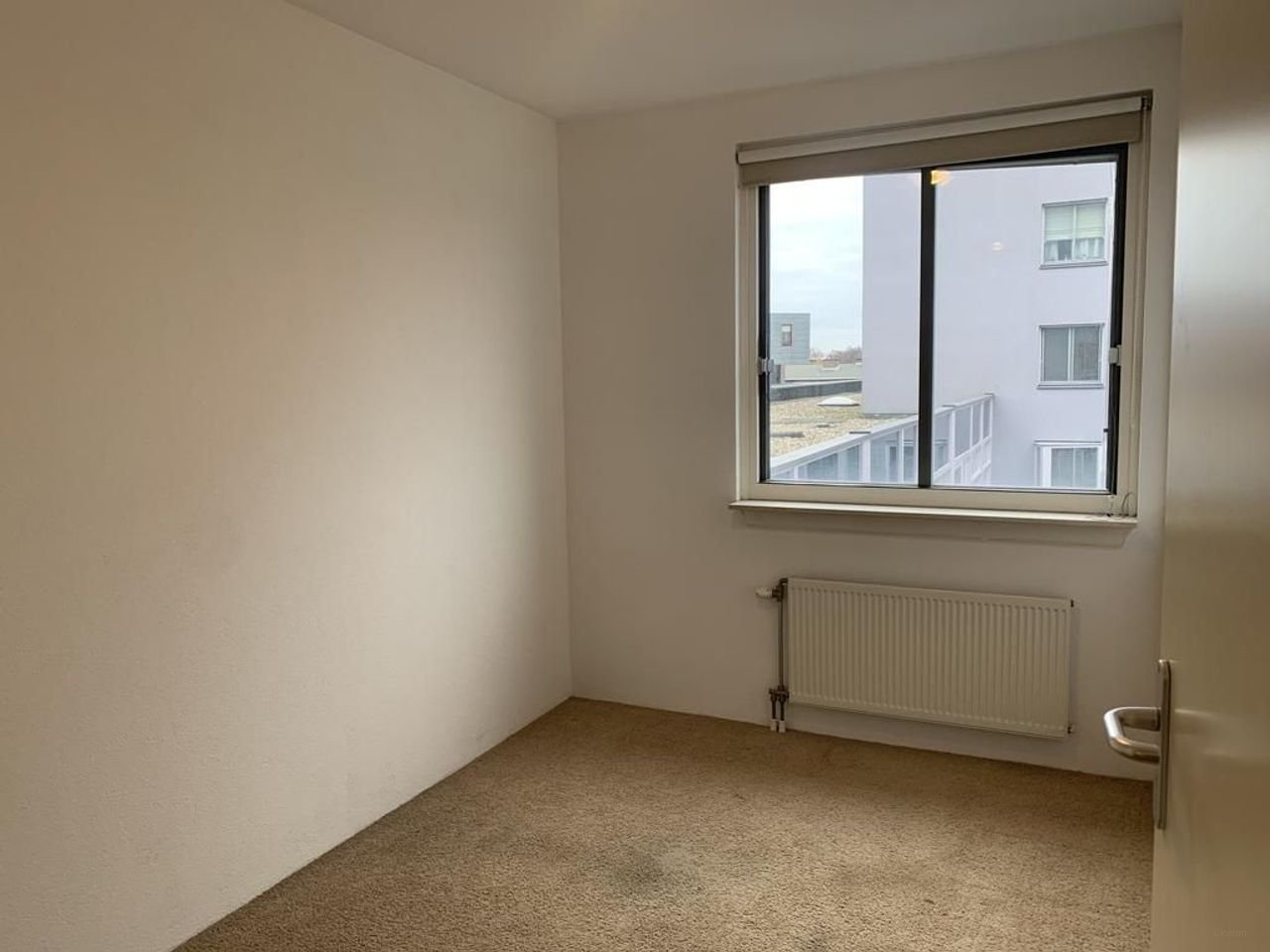 Royaal 4-kamer appartement met eigen parkeerplaats - Afbeelding 15