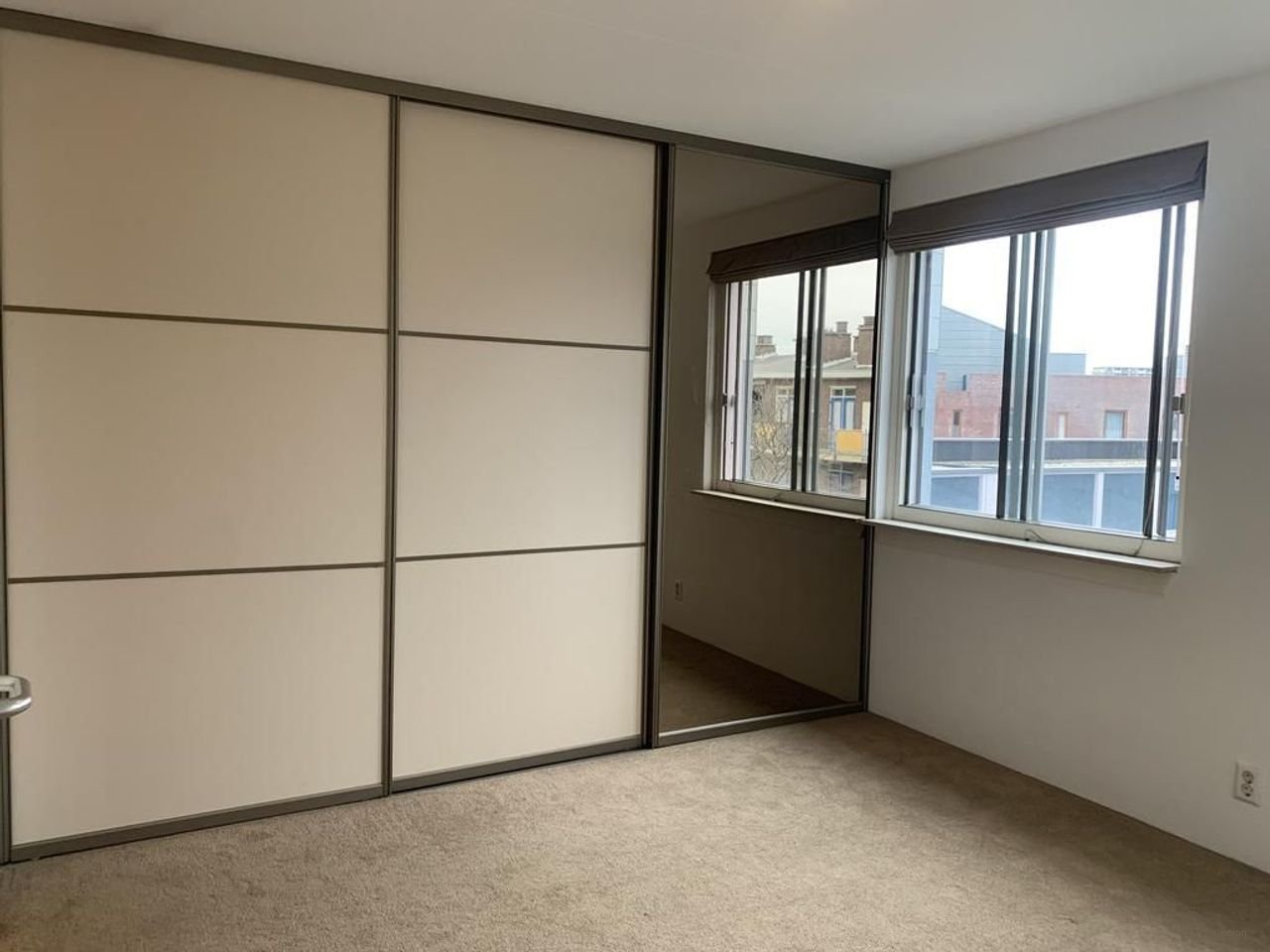 Royaal 4-kamer appartement met eigen parkeerplaats - Afbeelding 3