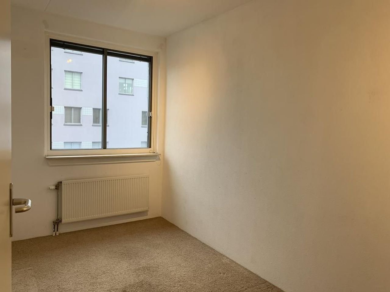 Royaal 4-kamer appartement met eigen parkeerplaats - Afbeelding 17