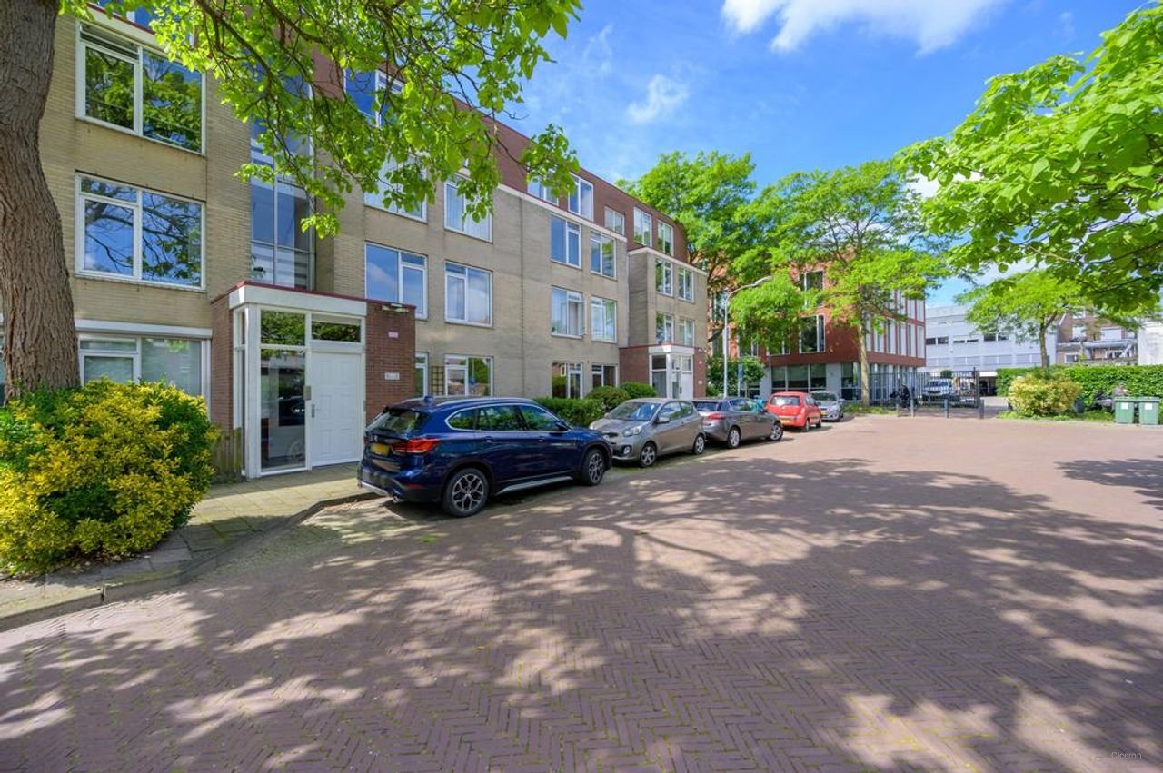 Ruime benedenwoning (93 m²) met tuin en parking - Afbeelding 1