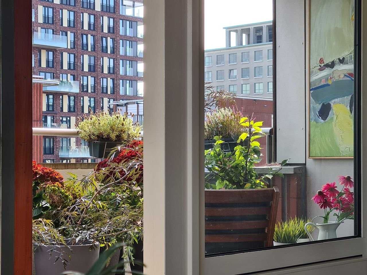 Bright corner apartment with parking - Image 14