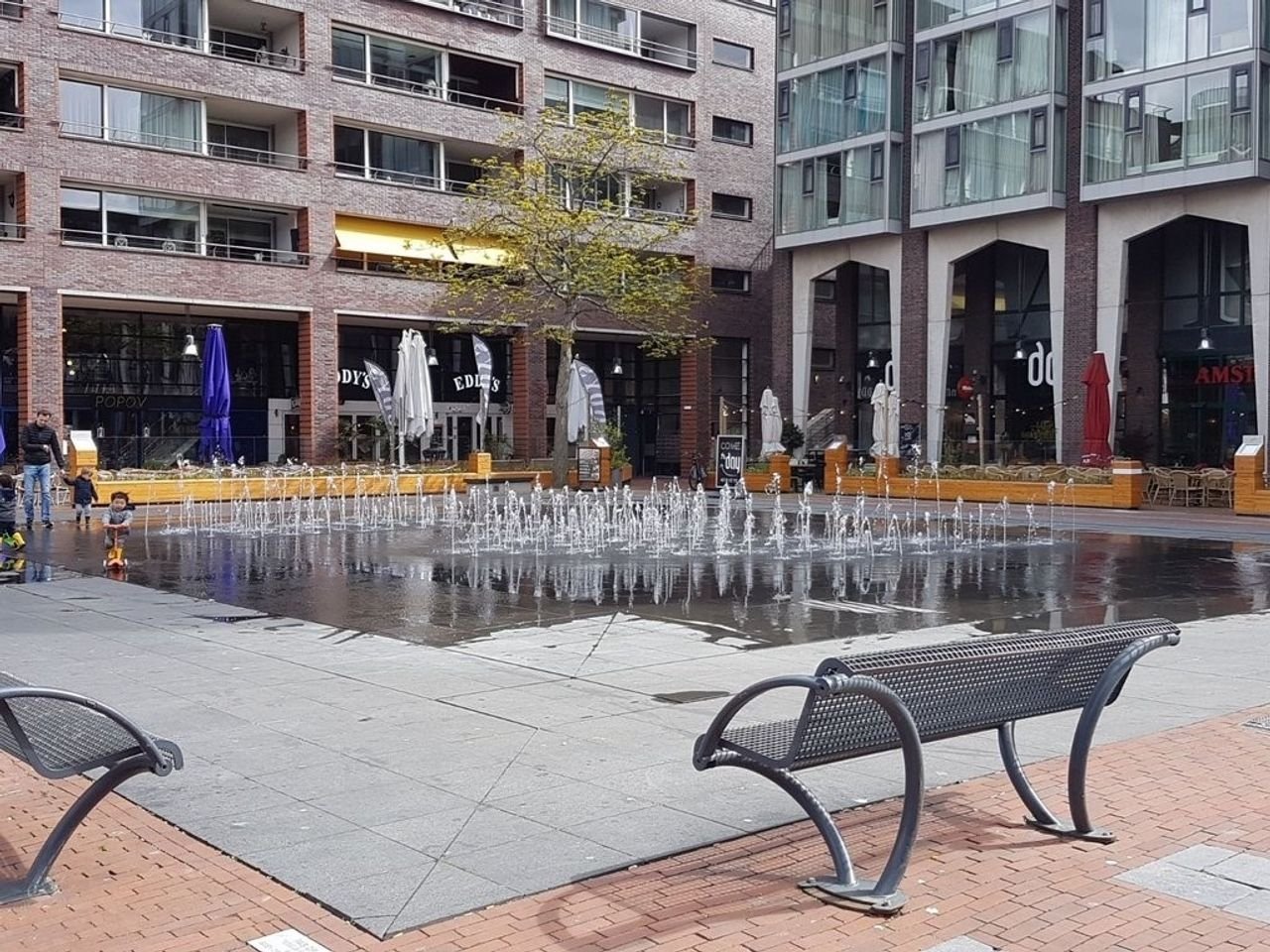 Bright corner apartment with parking - Image 27