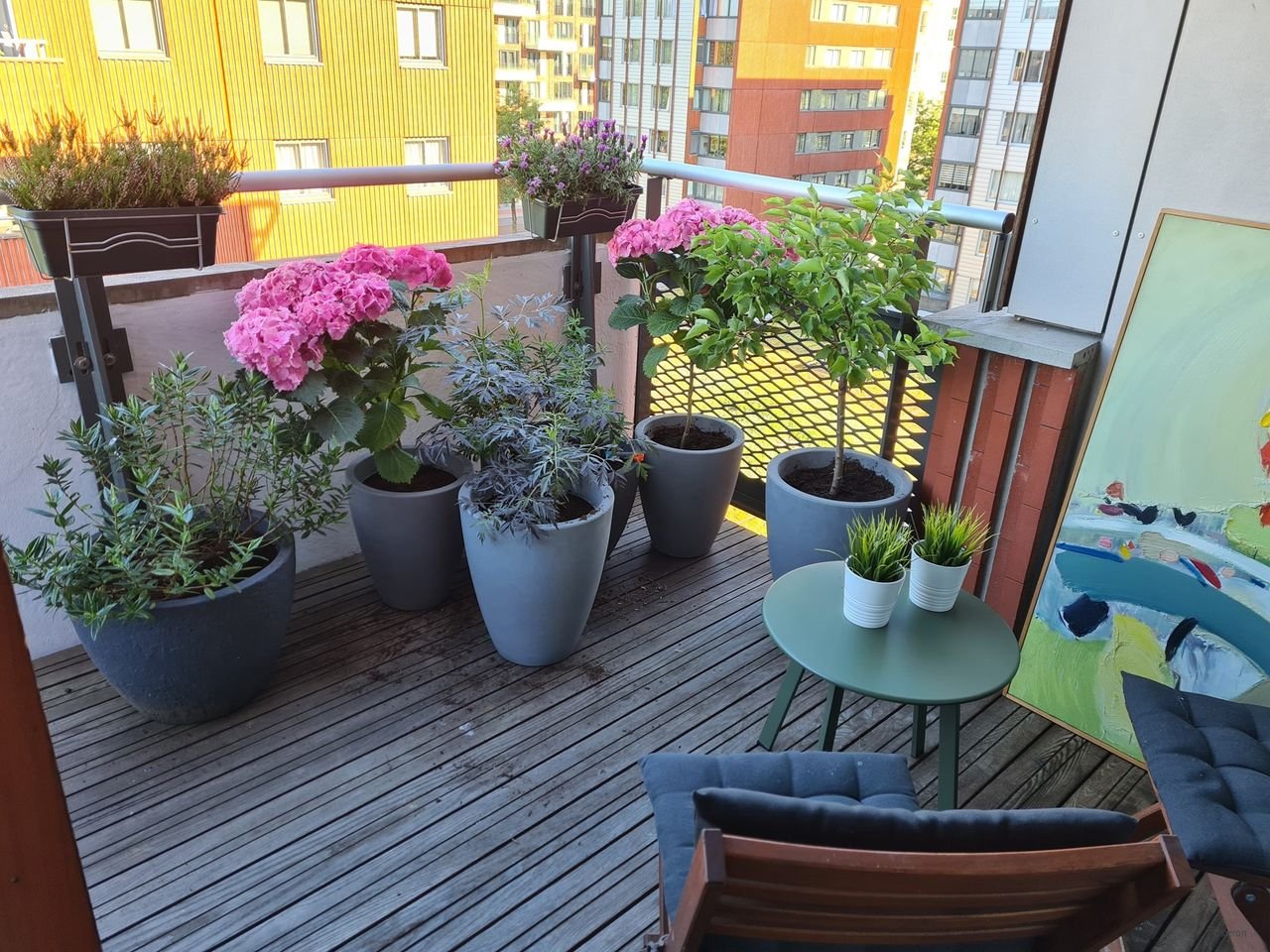 Bright corner apartment with parking - Image 15