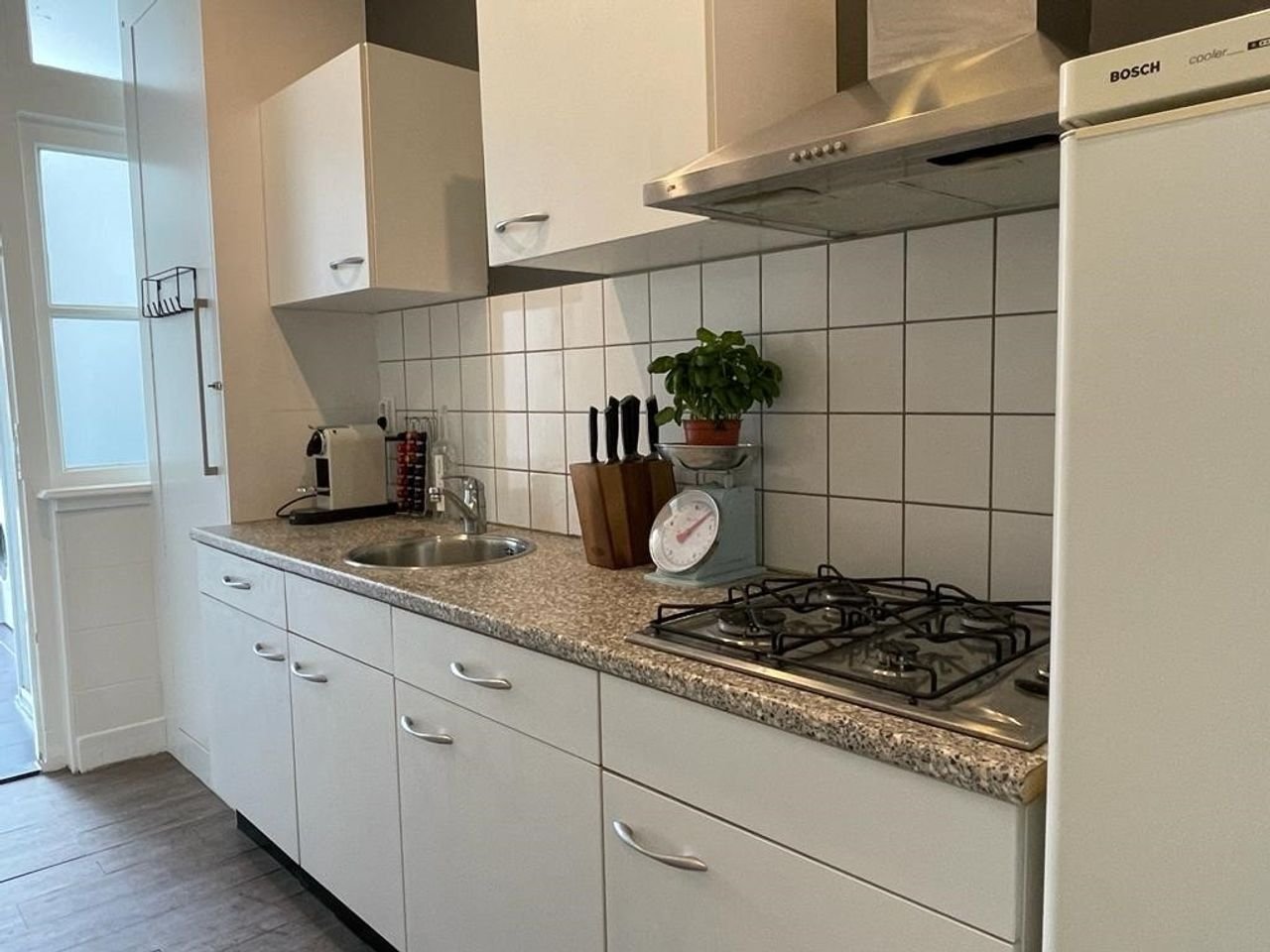 Ground floor apartment with garden on the canal - Image 11