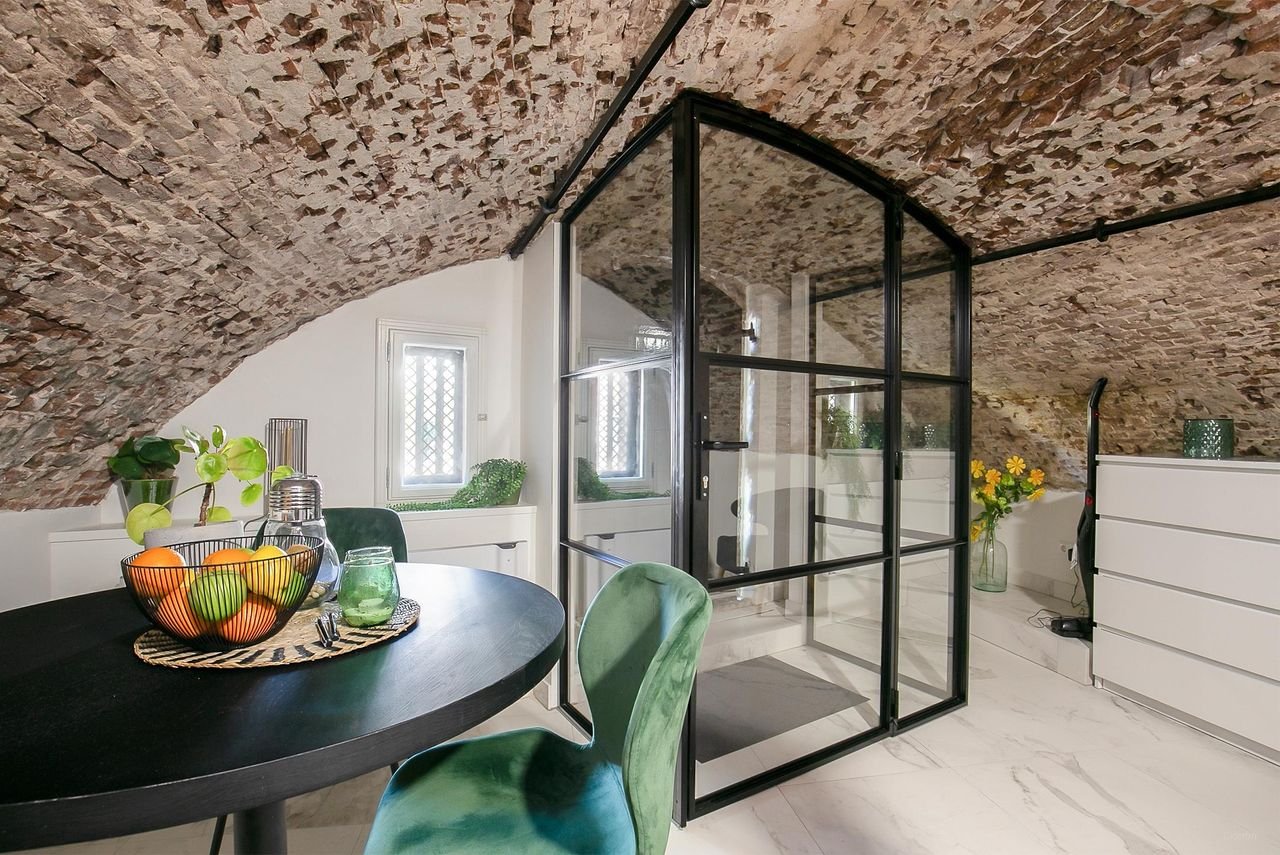 Ingerichte werfstudio met terras - Afbeelding 1