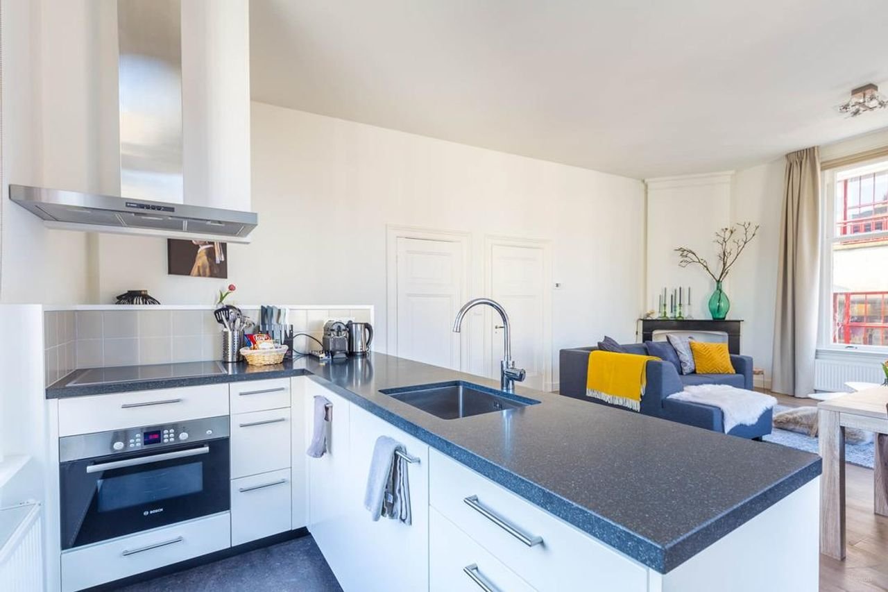 Gerenoveerd appartement met Domzicht - Afbeelding 9