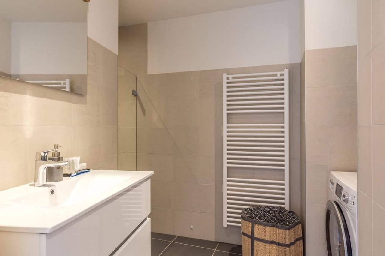 Gerenoveerd appartement met Domzicht - Afbeelding 14