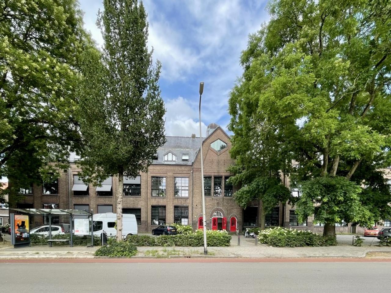 Studio in monumentaal pand vlak bij centrum - Afbeelding 1
