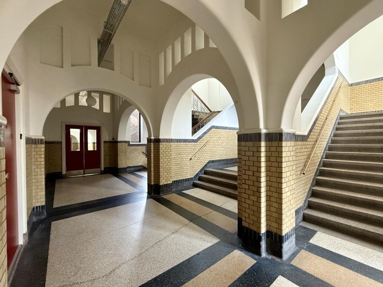 Studio in monumentaal pand vlak bij centrum - Afbeelding 2