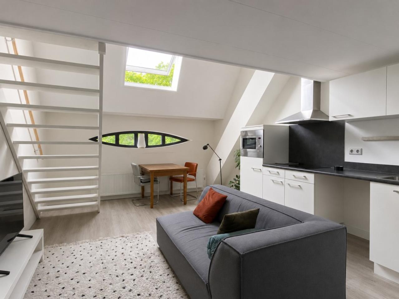 Studio in monumentaal pand vlak bij centrum - Afbeelding 3