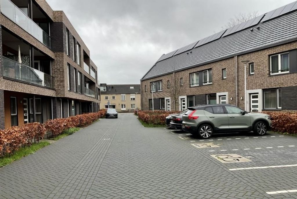 Hoekwoning met zonnepanelen en tuin - Afbeelding 3