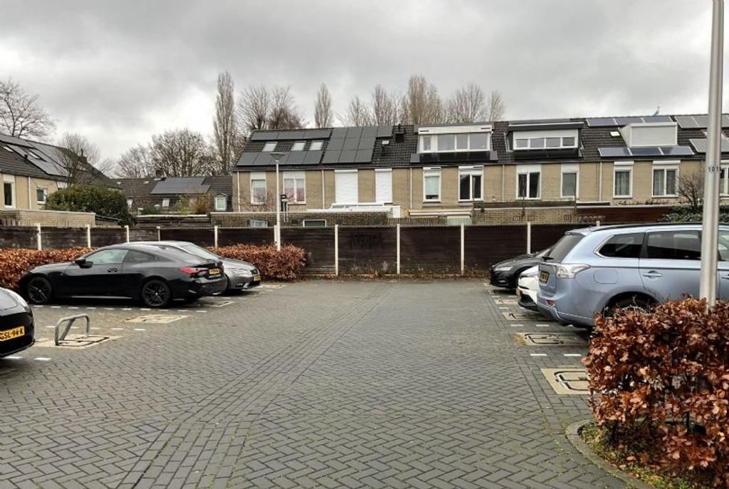 Hoekwoning met zonnepanelen en tuin - Afbeelding 2