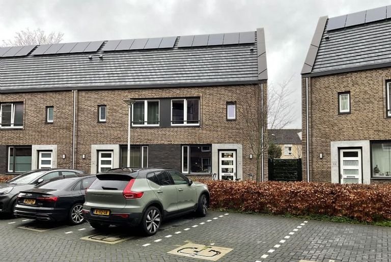 Hoekwoning met zonnepanelen en tuin - Afbeelding 4