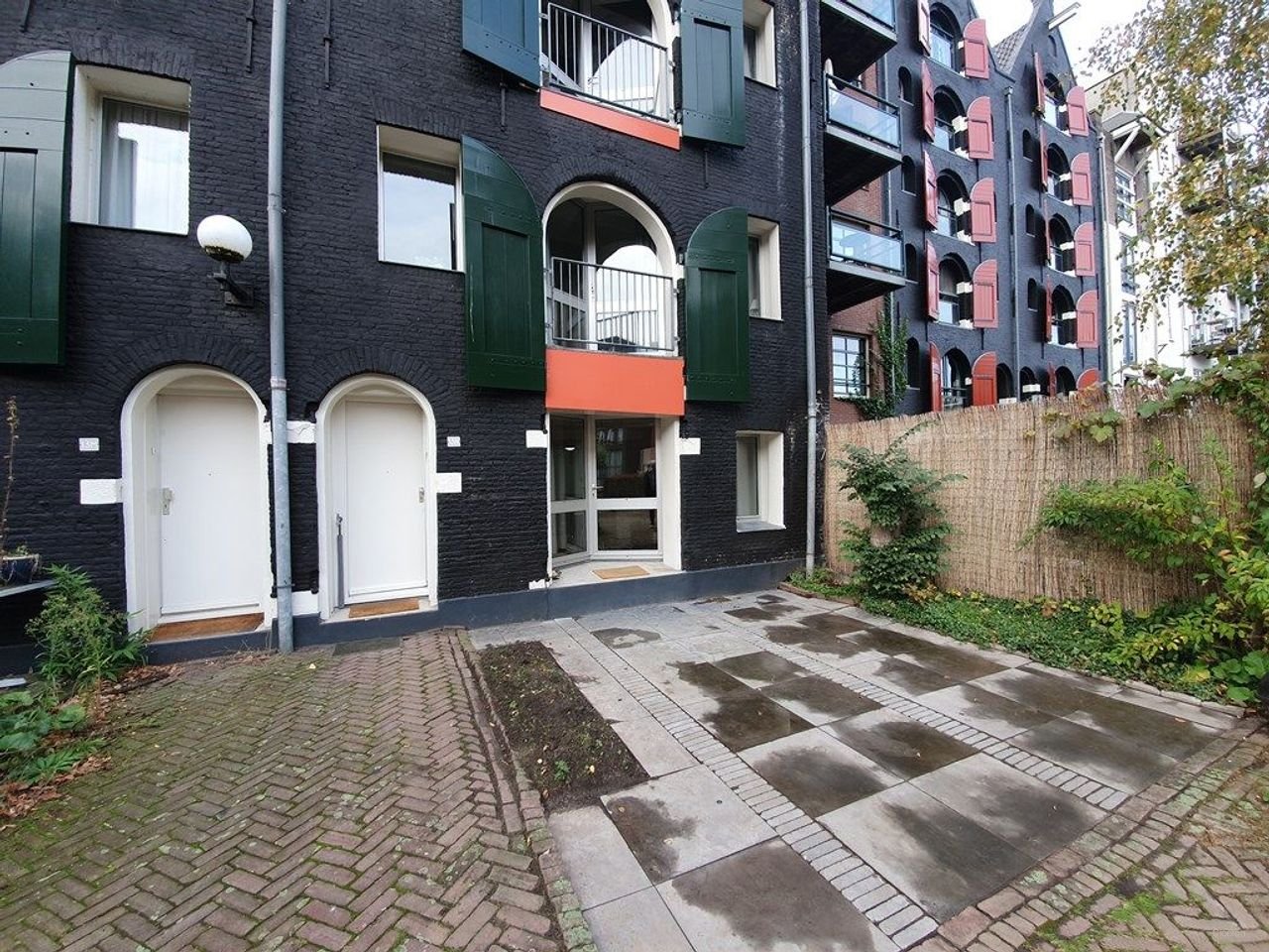 VOC-pakhuis met tuin aan het water - Afbeelding 1