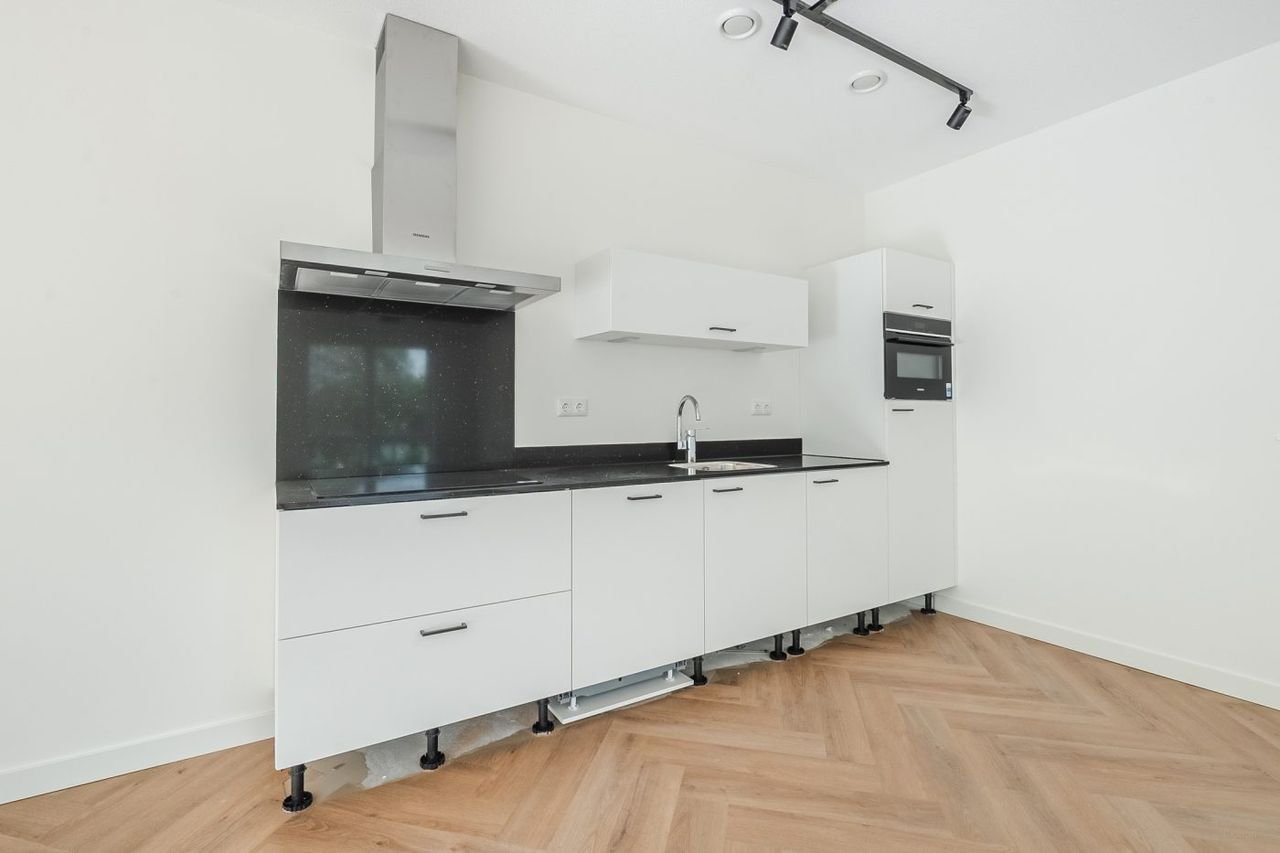 Spacious apartment (136m²) with balcony - Image 4