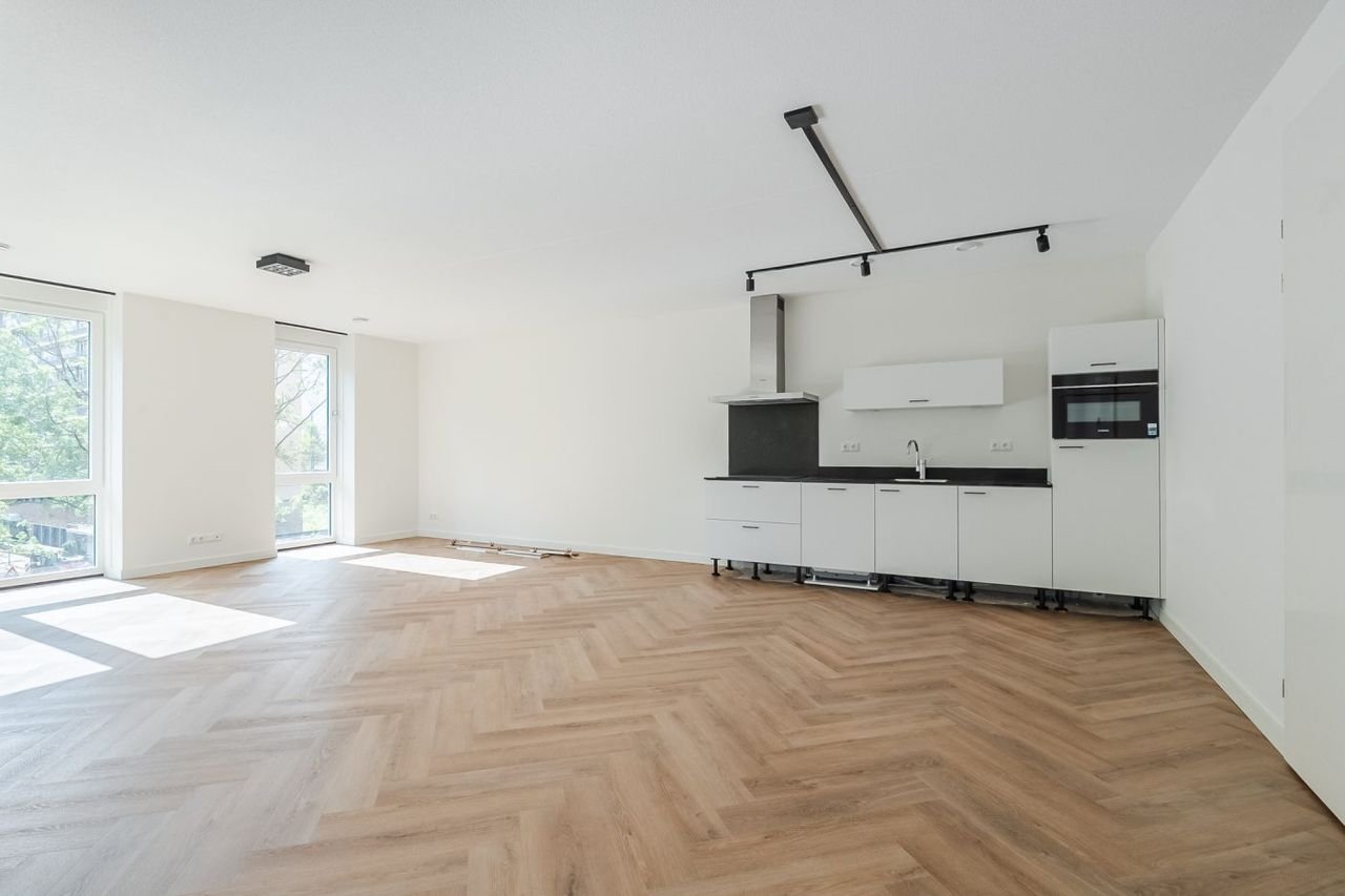 Spacious apartment (136m²) with balcony - Image 3