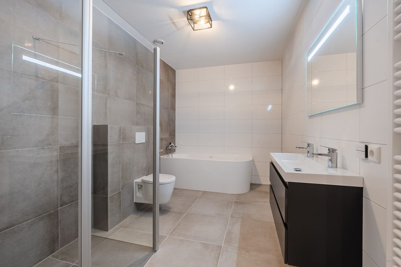 Spacious apartment (136m²) with balcony - Image 16